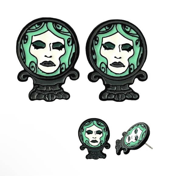NWT Disney Haunted Mansion Disneyland Madame Leota Stud Earrings Goth Halloween - Picture 2 of 3